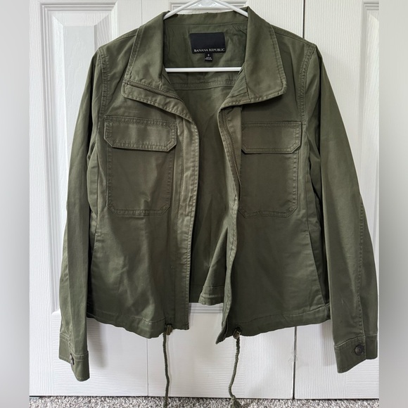 Banana Republic Jackets & Blazers - Banana Republic Olive green cropped utility jacket, size small, like new